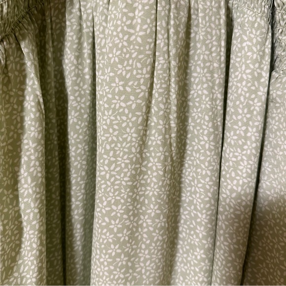 Suzy Shier - Light Green Printed Smock Maxi Dress - Picture 3 of 3